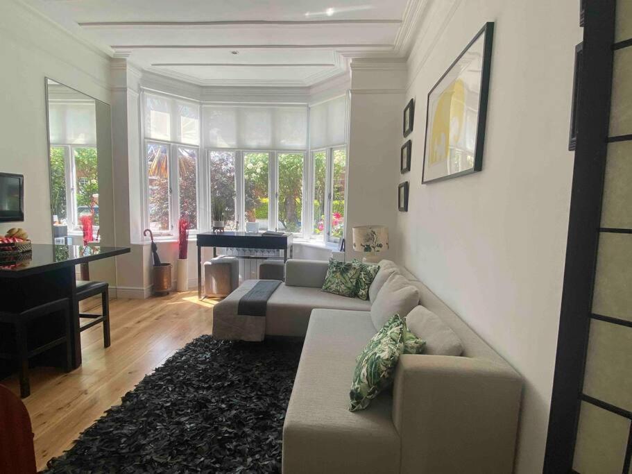Interior Designed Flat Near Kew Botanical Gardens Lägenhet London Exteriör bild
